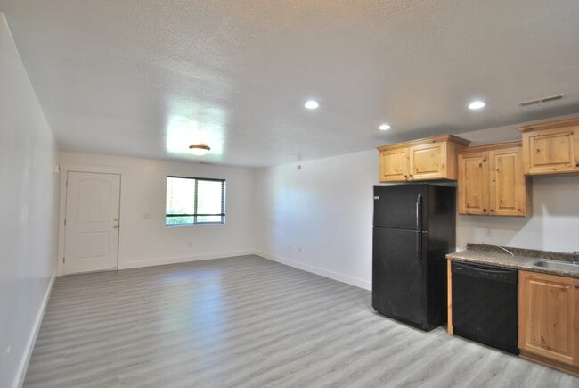 Building Photo - 387 S 1250 E