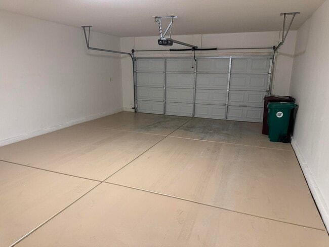 Building Photo - 78305 Estancia Dr