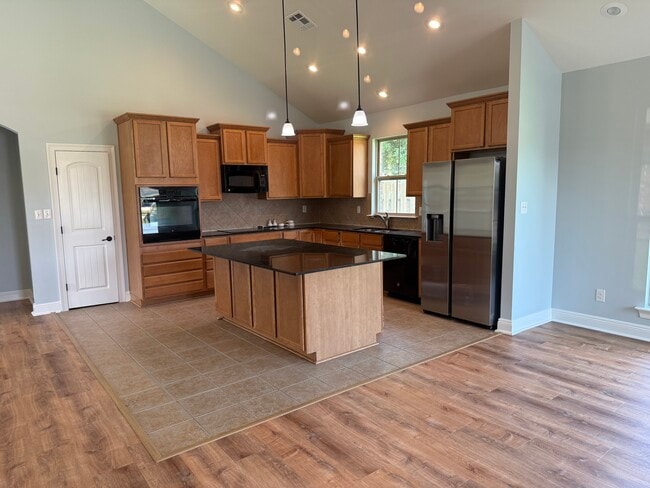 Building Photo - 24038 Spanish Oak Ave