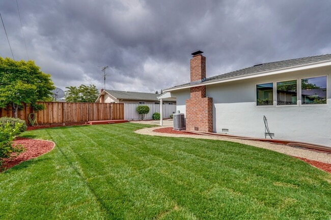 Building Photo - Fully Remodeled Single-Family Home Near Ap...