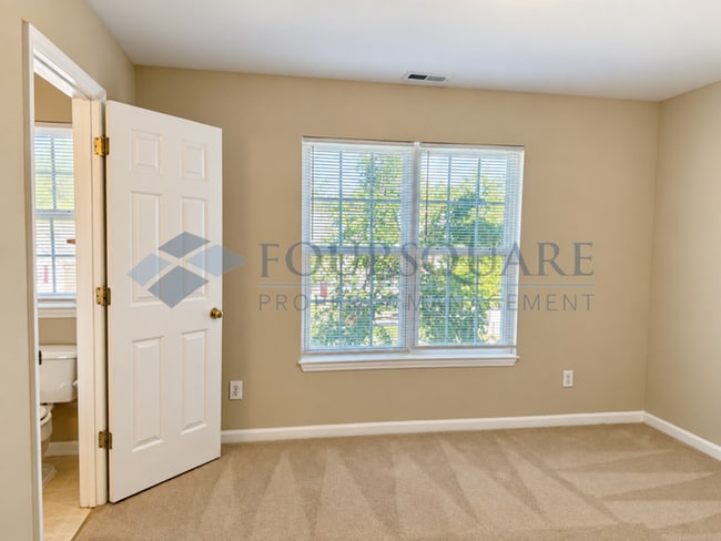 Building Photo - Inviting Townhome with En-Suite Secondary Bedroom, Back Patio & Community Pool – Raleigh Location