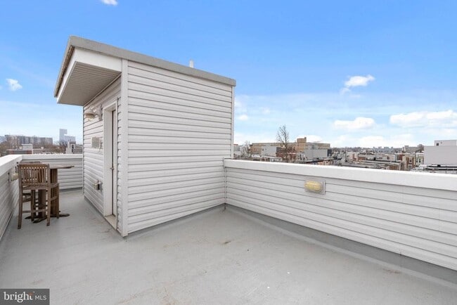 Building Photo - 2444 Ingersoll St