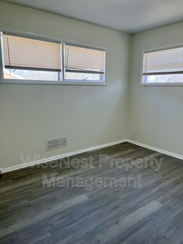 Building Photo - 10804 Newton Ave