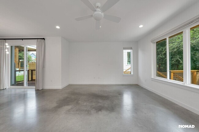 Building Photo - Charming 3BR House in East Austin - Pet Fr...