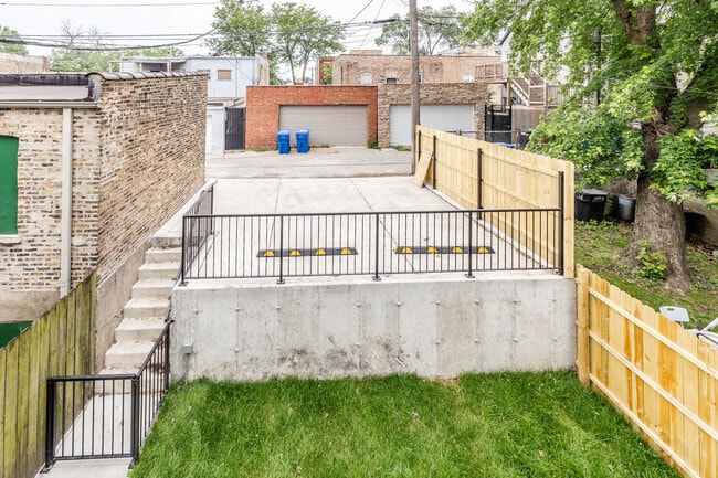 Building Photo - 1810 W 23rd St
