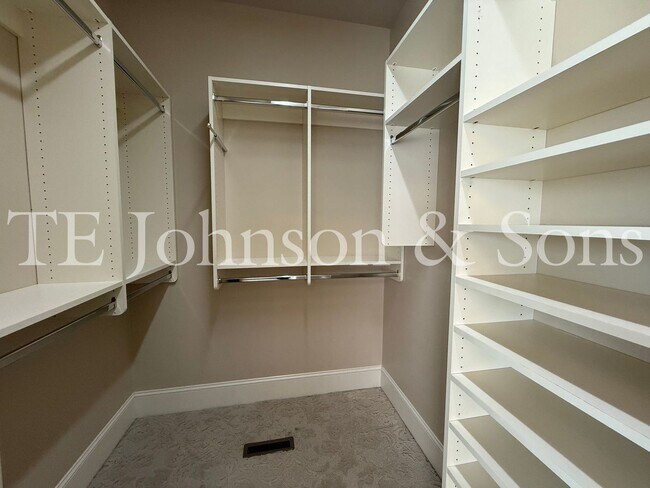 Building Photo - 5540 Brookberry Farm Rd