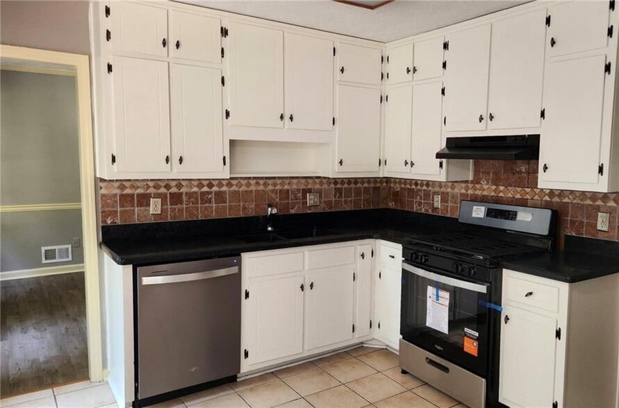 Building Photo - 1011 Forest Park Ln