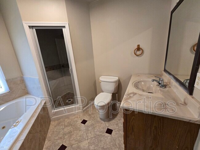 Building Photo - 7122 Ramblewood Dr
