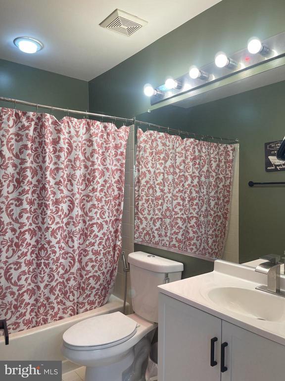 Building Photo - 24 Ginger Ct