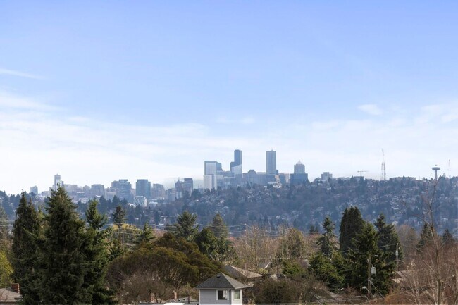 Building Photo - 4Bd/3Ba Seattle Townhome