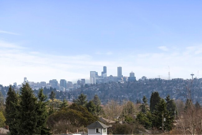 Building Photo - Amazing Live/Work 3bd/3bth w/Separate Comm...