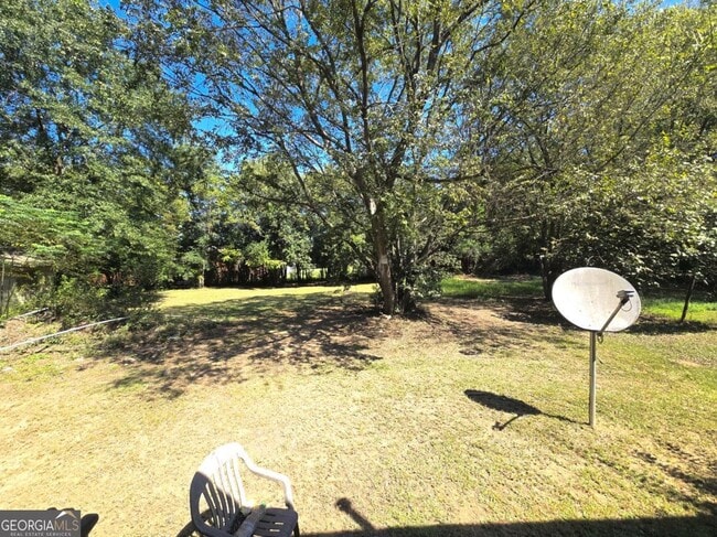 Building Photo - 947 Troupe St