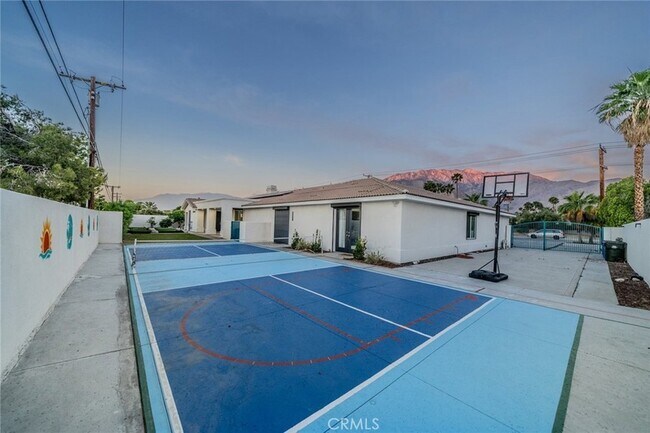 Building Photo - 2932 N Sunrise Way