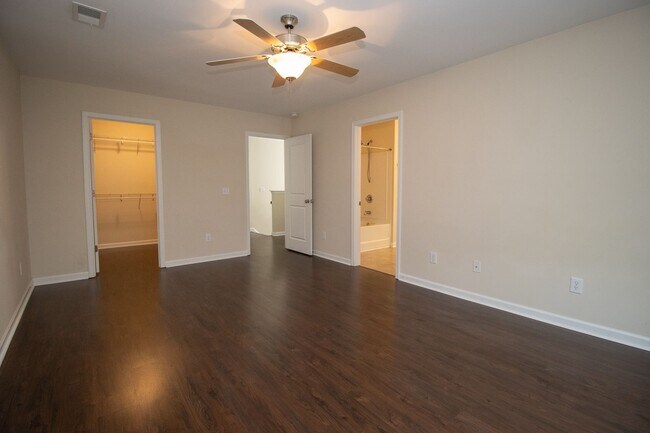 Building Photo - 106 Shumard Oak Ct