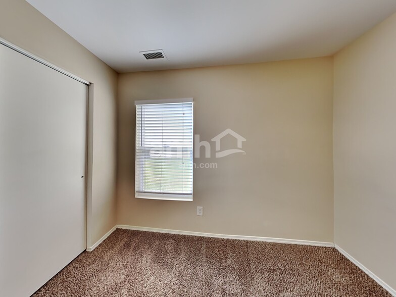 Building Photo - 252 Rowan Dr