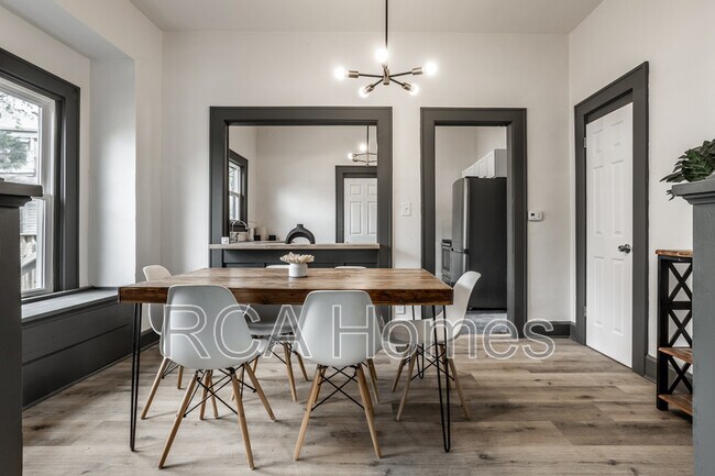 Building Photo - 4612 E New York St