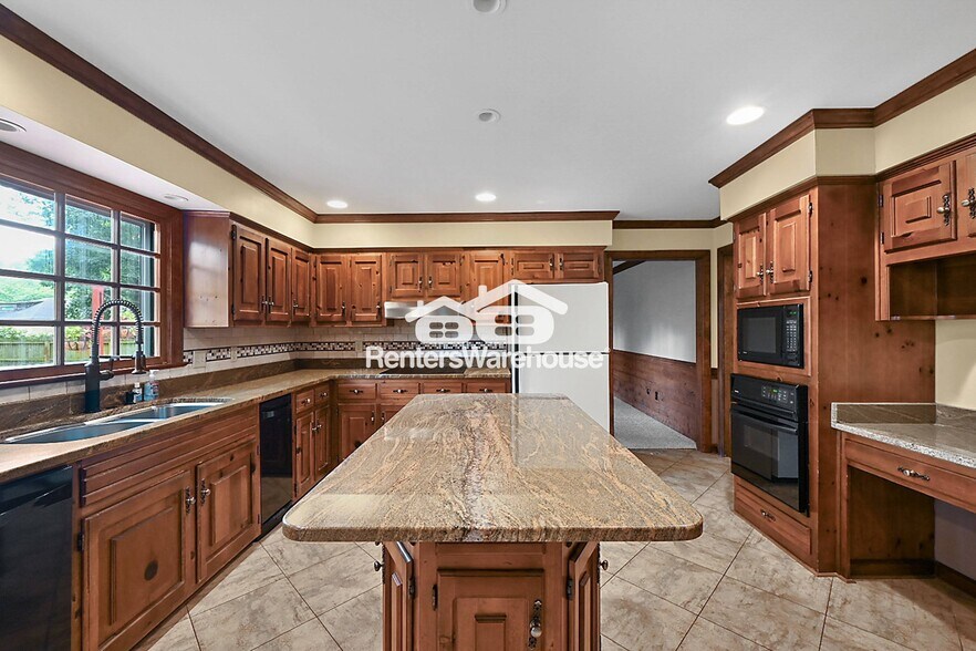Building Photo - 936 Stockbridge Dr