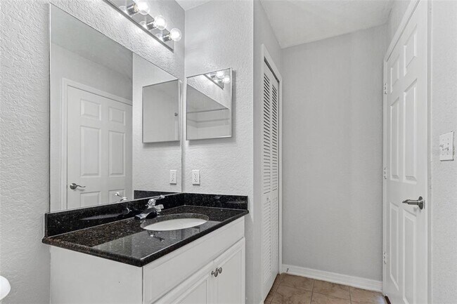 Building Photo - 700 S Harbour Island Blvd