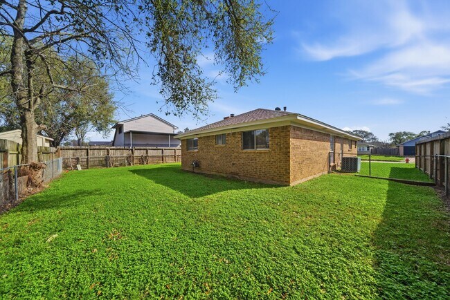 Building Photo - 4506 Jamaica Ln