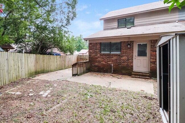 Building Photo - 2156 Oldfield Dr
