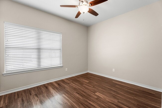 Building Photo - 807 Hamilton Pk Dr