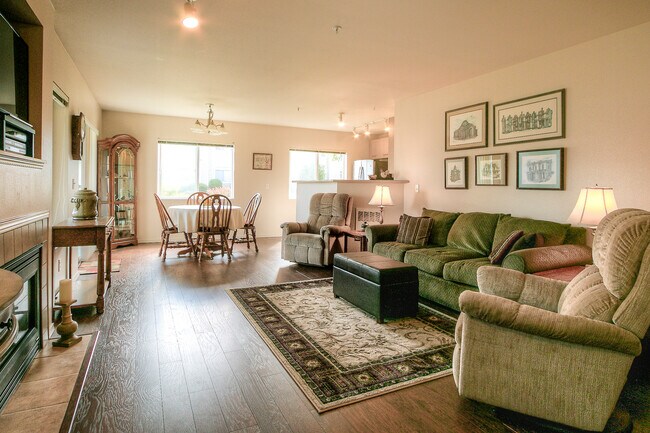 Building Photo - Beautiful 3 Bedroom Bordeaux Condo with 2 ...