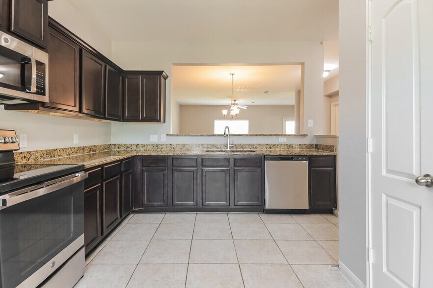Building Photo - 900 Princewood DR