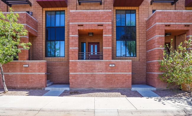 Building Photo - 305 S Wilson St
