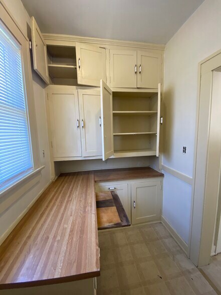 Building Photo - 2708 Hoagland Ave