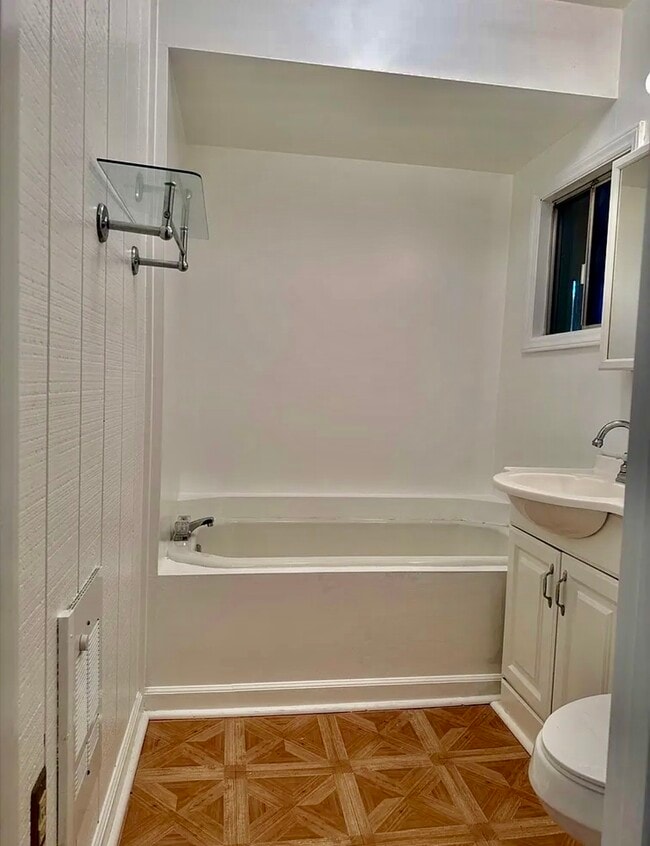 Building Photo - 740 Lawn Dr