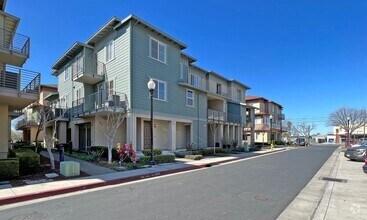 Building Photo - Luxury 2 Bedroom, 2.5 Bath Townhome Near D...