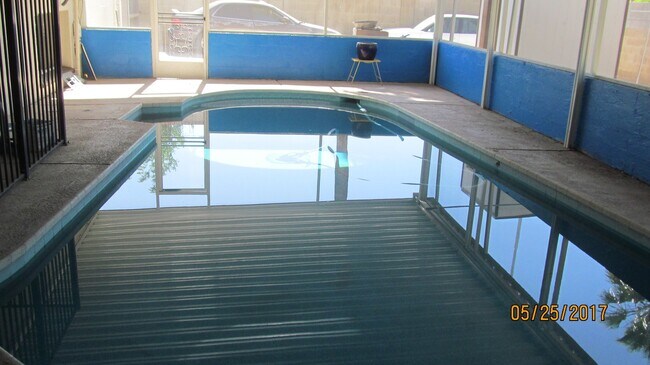 Building Photo - ASU AREA - REMODELED 5BR 2BA HOUSE SWIMMIN...