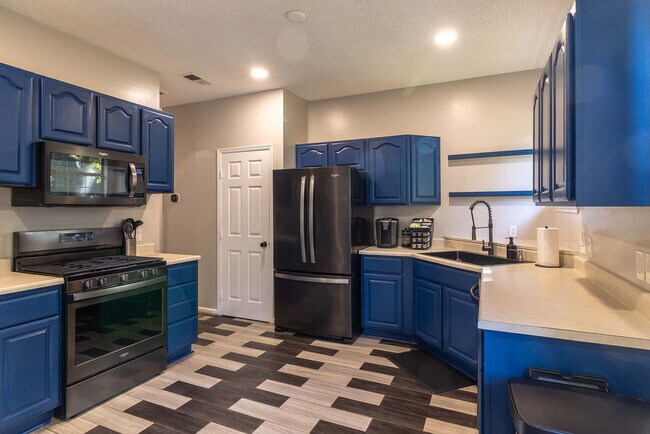 Building Photo - 9 Walthour Cove