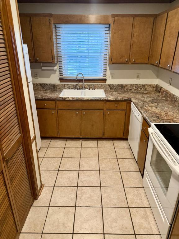 Building Photo - 99 Falcon Crest Dr