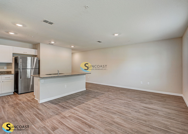 Building Photo - Your New Home Awaits: Stylish 2B/2B Apts w...