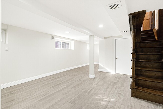 Building Photo - 93-01 71st Ave