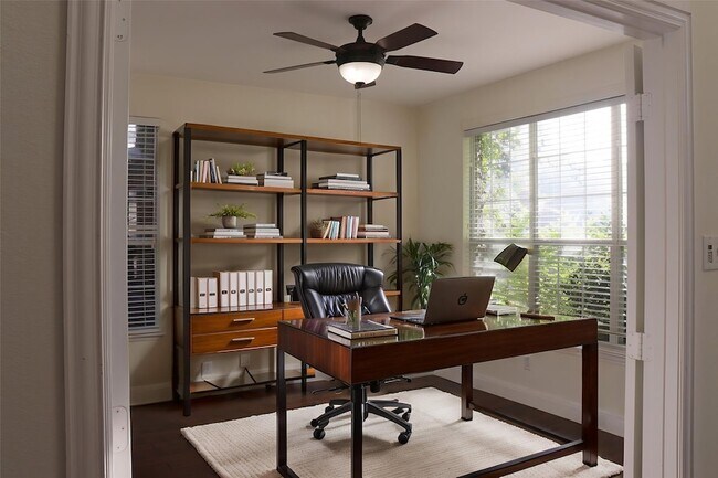 Building Photo - 812 Brookwater Dr