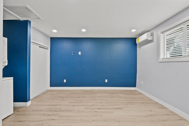 Building Photo - 10144 Gaviota Ave