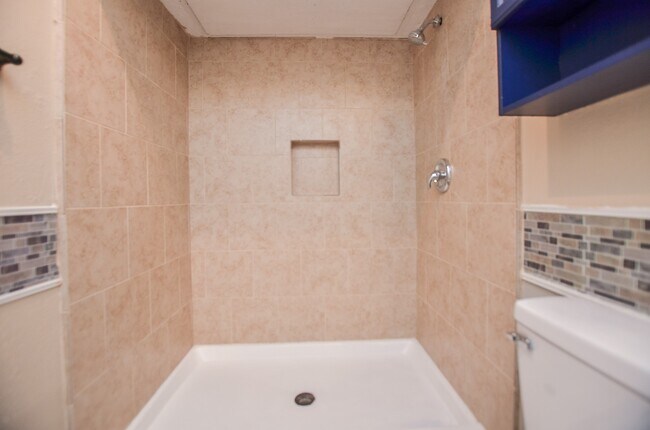 Building Photo - 17323 Glenpatti Dr