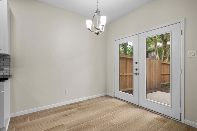 Building Photo - 13 E Willowood Ct