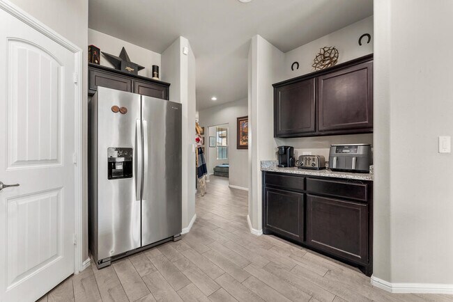 Building Photo - 7533 Orion Rd