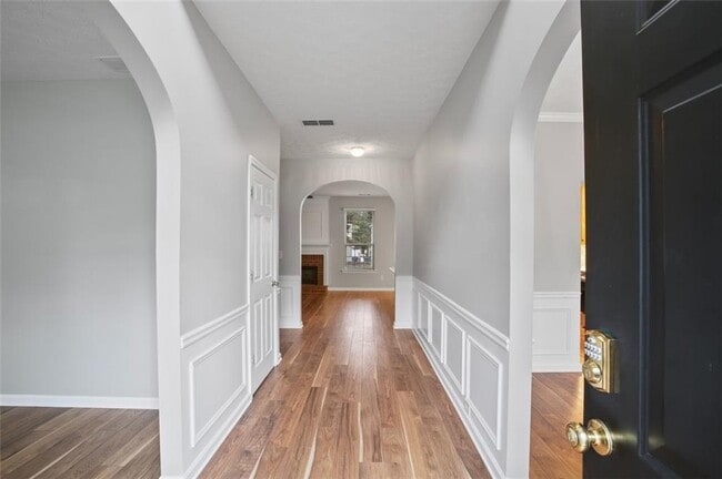 Building Photo - 2643 Whispering Pines Dr SW