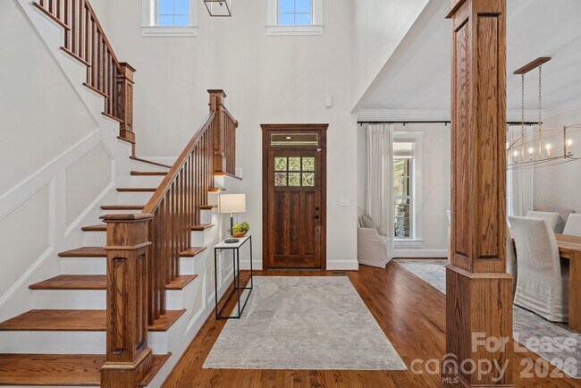 Building Photo - 3813 Lakeside Dr
