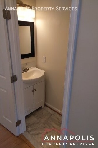 Building Photo - 709 Rock Elm Ct