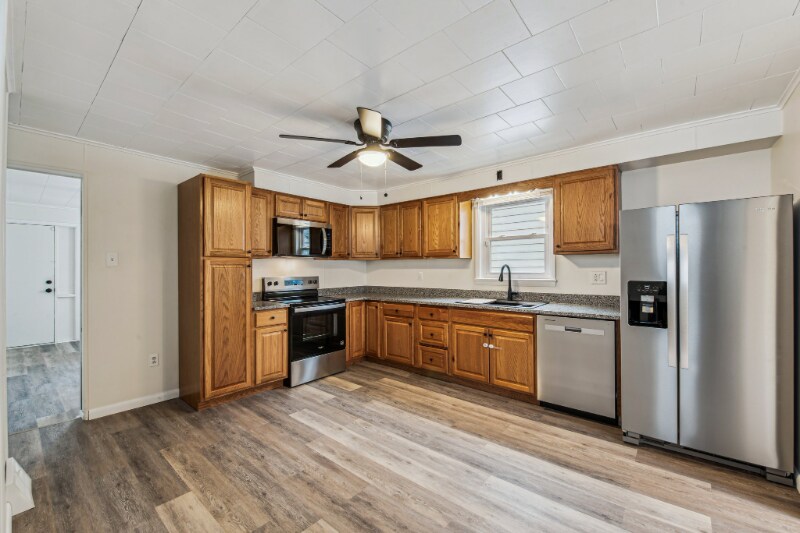 Building Photo - 761 W Otterman St