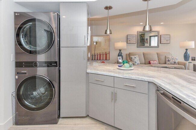 Building Photo - 1605 S US Hwy 1