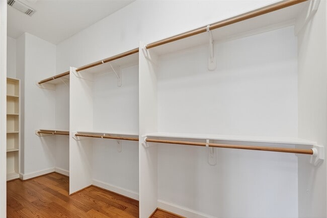 Building Photo - 1004 Stanford St