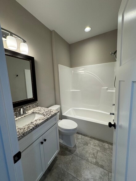 Building Photo - 1407 Village Loop