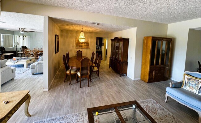 Building Photo - 9350 Clubhouse Blvd