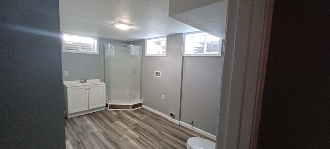 Building Photo - Lovely brick ranch in Millersburg!